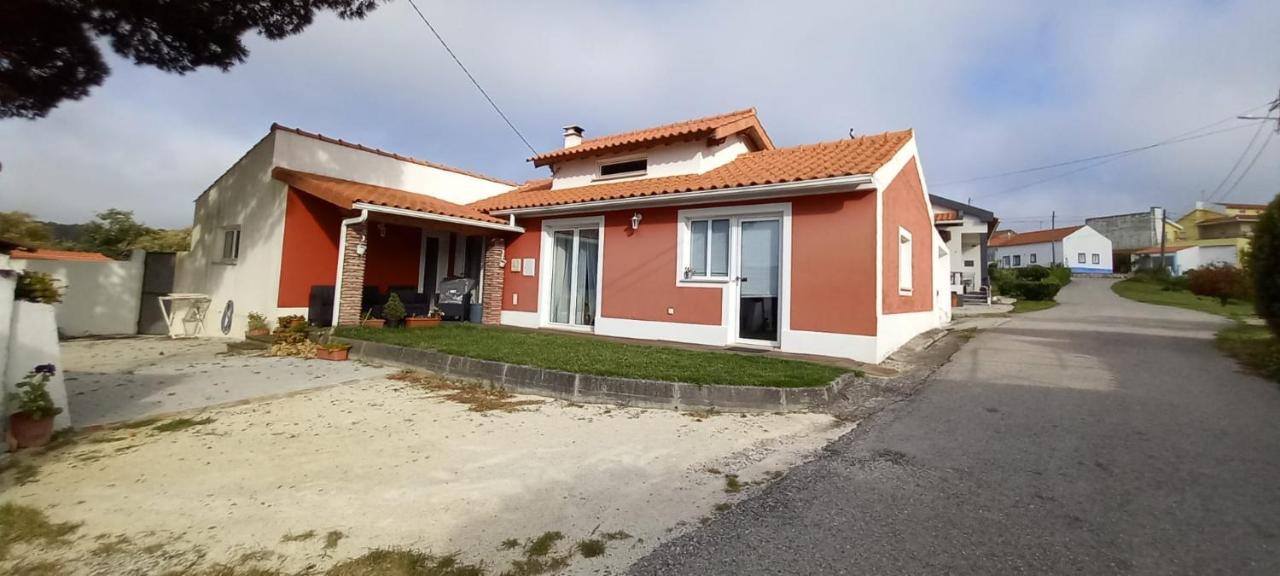 Casa De Campo A 5 Minutos Da Praia Atouguia Da Baleia Luaran gambar